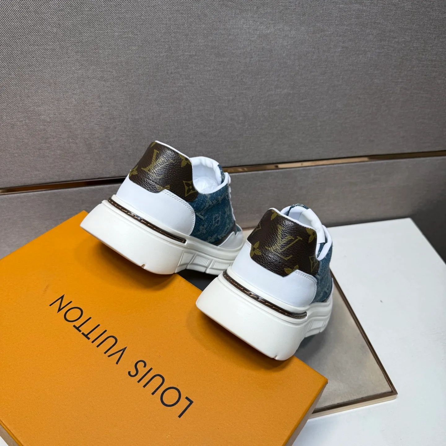 ⬛️Men's shoes 💰p400 [LV～] Men's casual shoes 2025z cabinet sales simultaneously 🔶Size: 38-44#️⃣ 🔷2 colors🔜The upper is made of multi-material splicing➕Genuine leather lining, comfortable and breathable, sole: original comfortable and wear-resistant outsole, ⚠️Real shot📱Photographed🎬The real thing is better📢📢📢